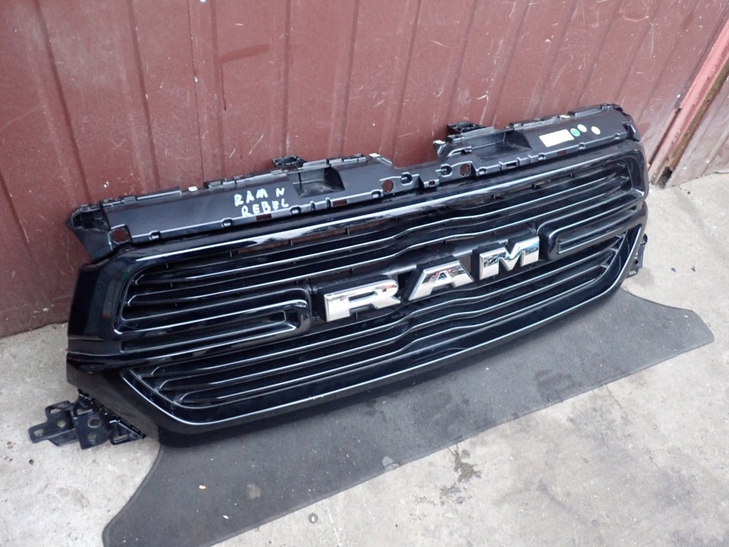 Atrapa Grill Przedni Czarny Dodge RAM V Laramie 2019-