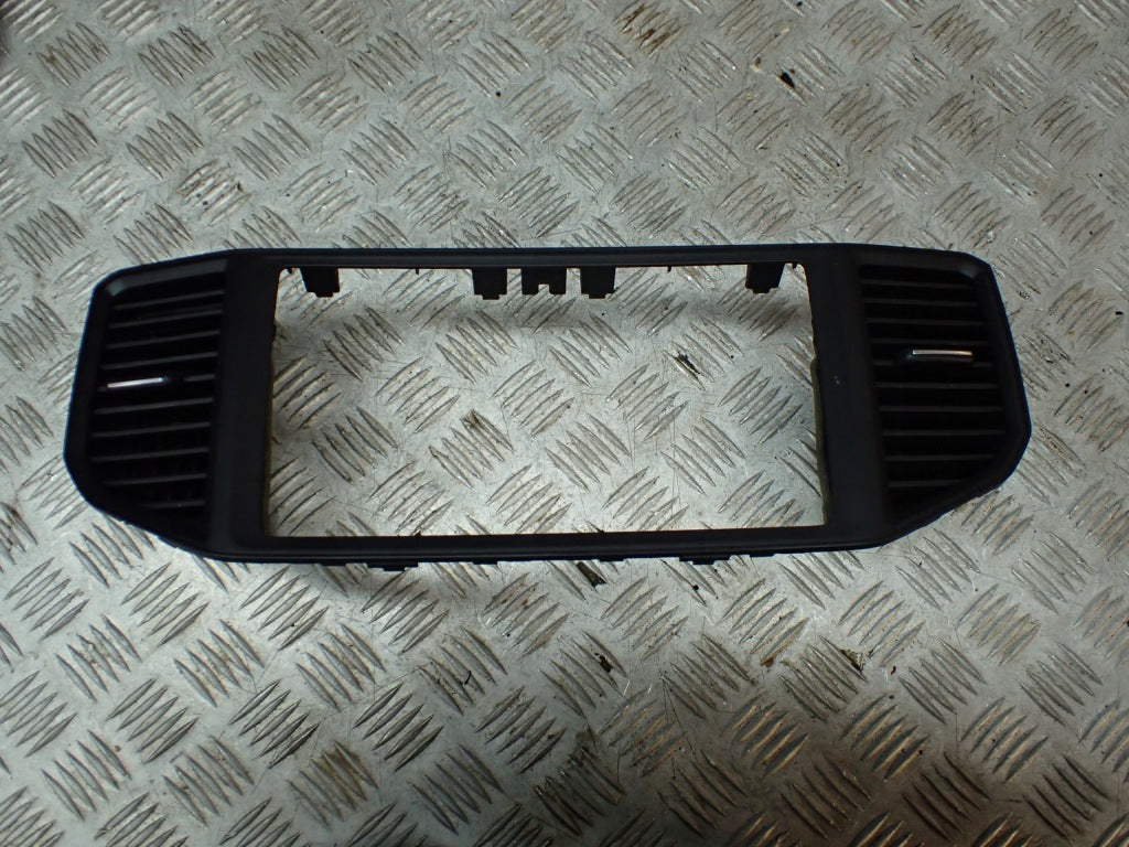Navigation Frame Radio Vent VW Atlas Cross Sport R-line 2022