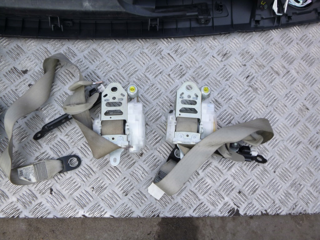 Front Seat Belt Tensioner Toyota Sienna 2011