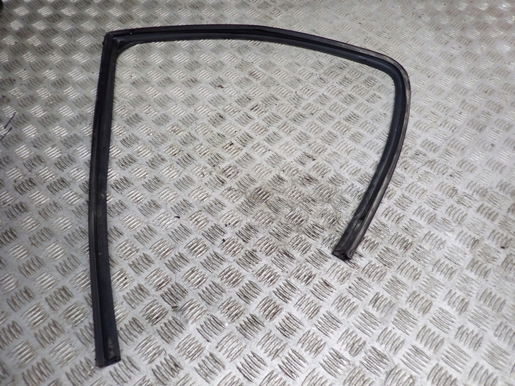 Uszczelka Szyby Drzwi Jeep Grand Cherokee WL 2021-