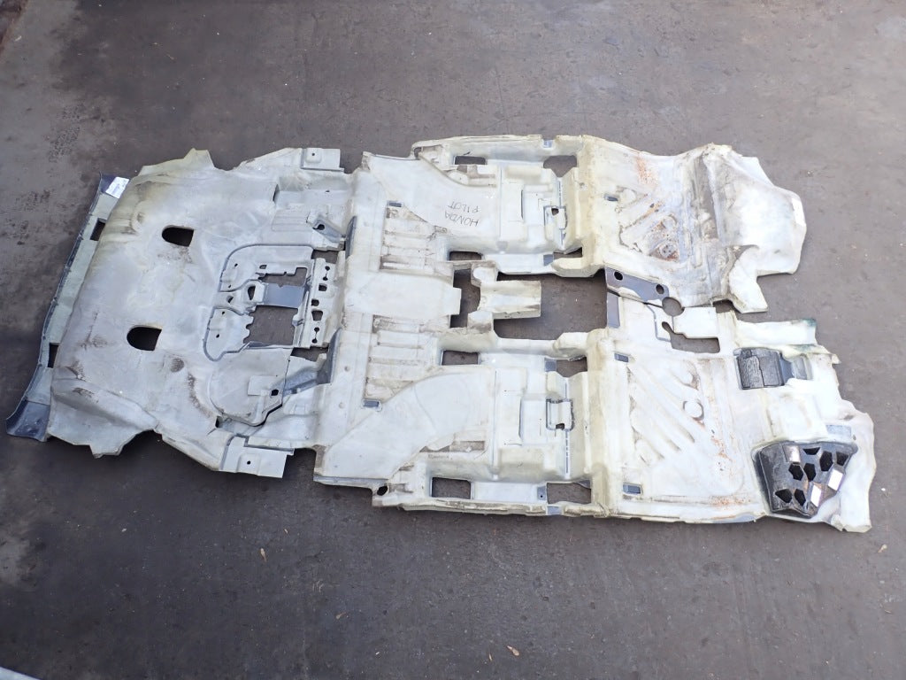 Dywan Wykładzina Kpl. Honda Pilot 4 YG2 4x4 2023