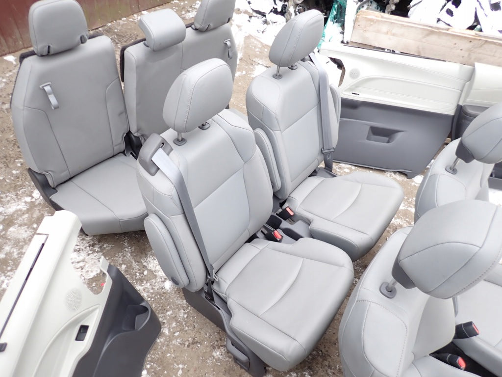 Tapicerka Kpl. Skórzana Fotele Kanapa Toyota Sienna 2021