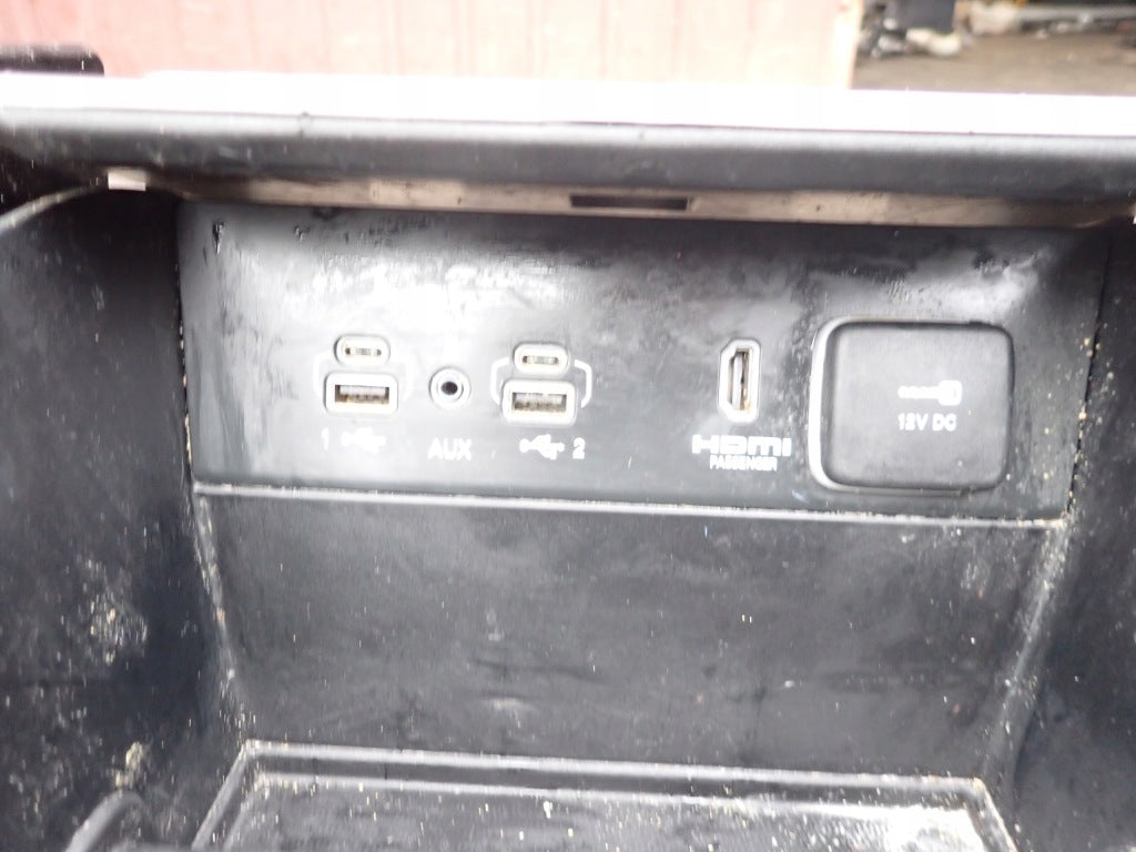 Center Tunnel Armrest HDMI AUX USB 12V Jeep Grand Cherokee WL 2021-