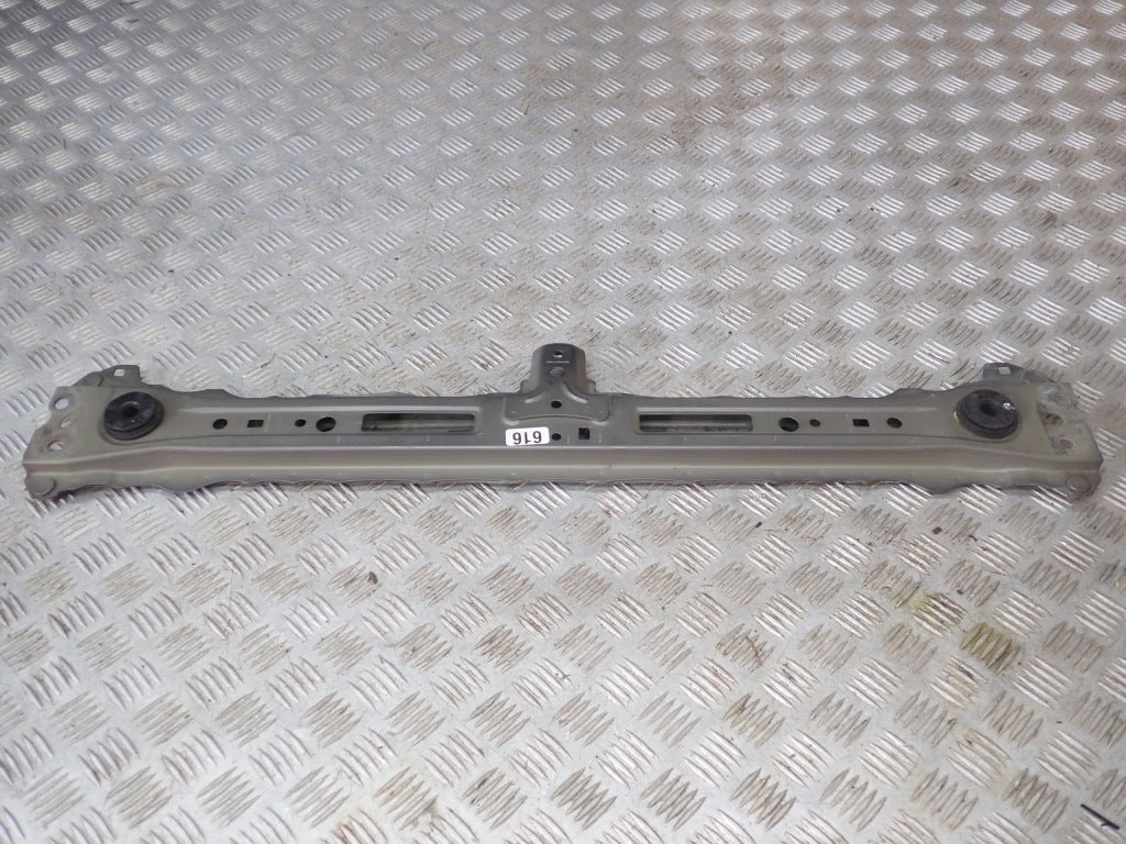 Wzmocnienie Wspornik Dolny Chłodnicy Toyota Sienna XL40 2021