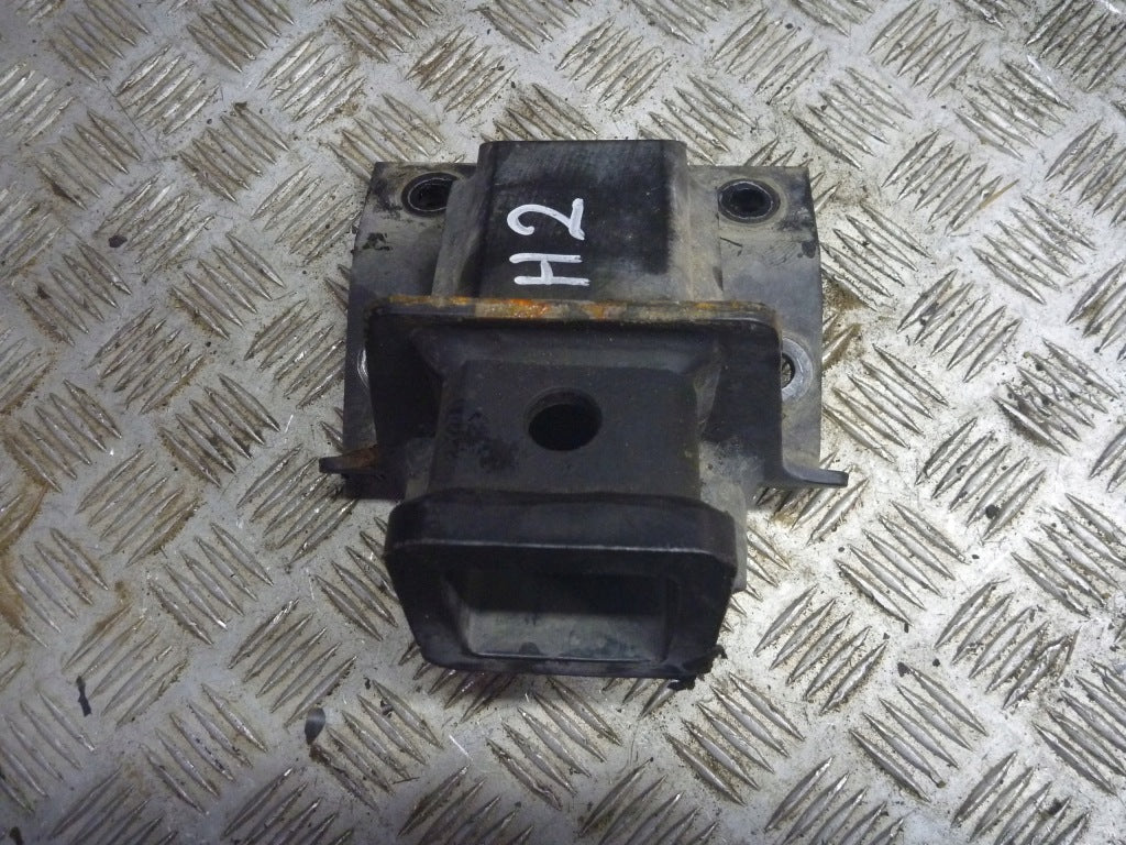 Hak Przedni Zaczep Gniazdo Hummer H2 2005