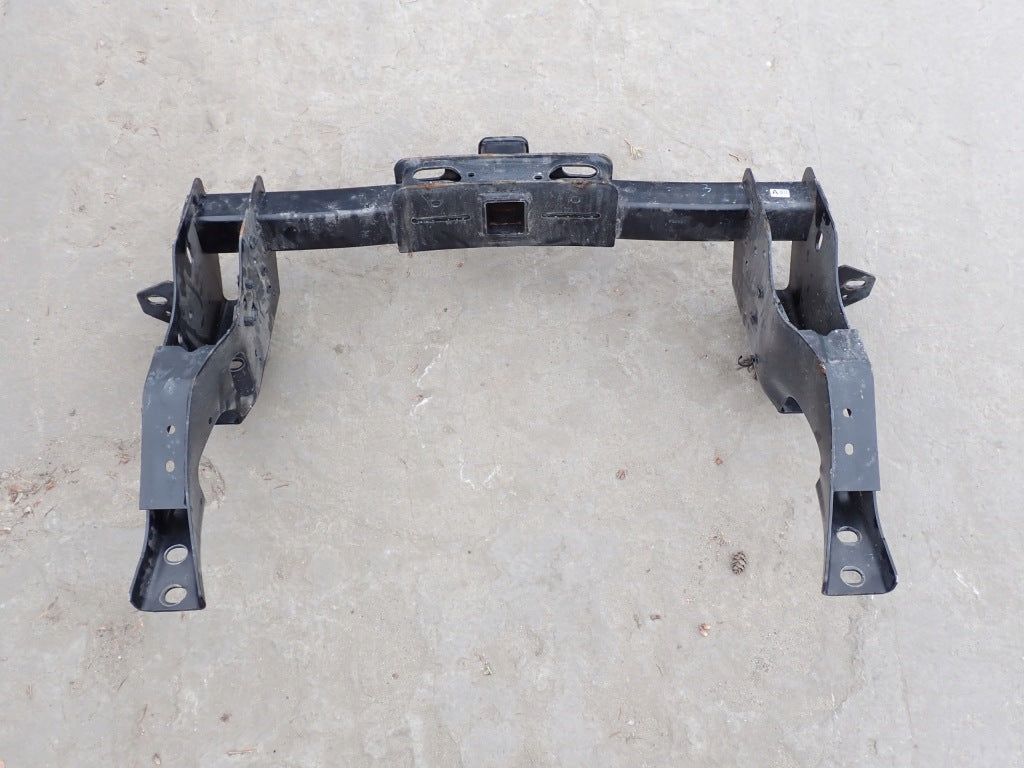 Hak belki Ford F350 F250 P558 6.2 4x4 2021, część samochodowa marki Autolandparts, widok na kompletną belkę w samochodzie.
