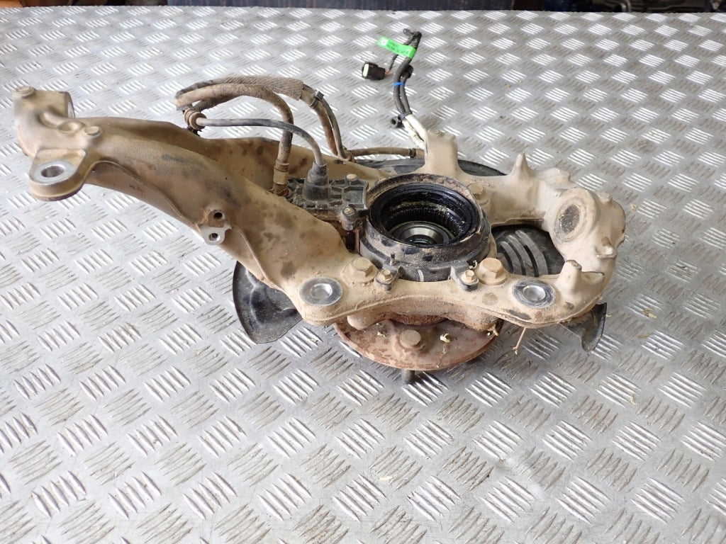 Lewa zwrotnica przednia do Ford F150 2021- z piastą, części samochodowe Autolandparts, widok z przodu, solidna konstrukcja.