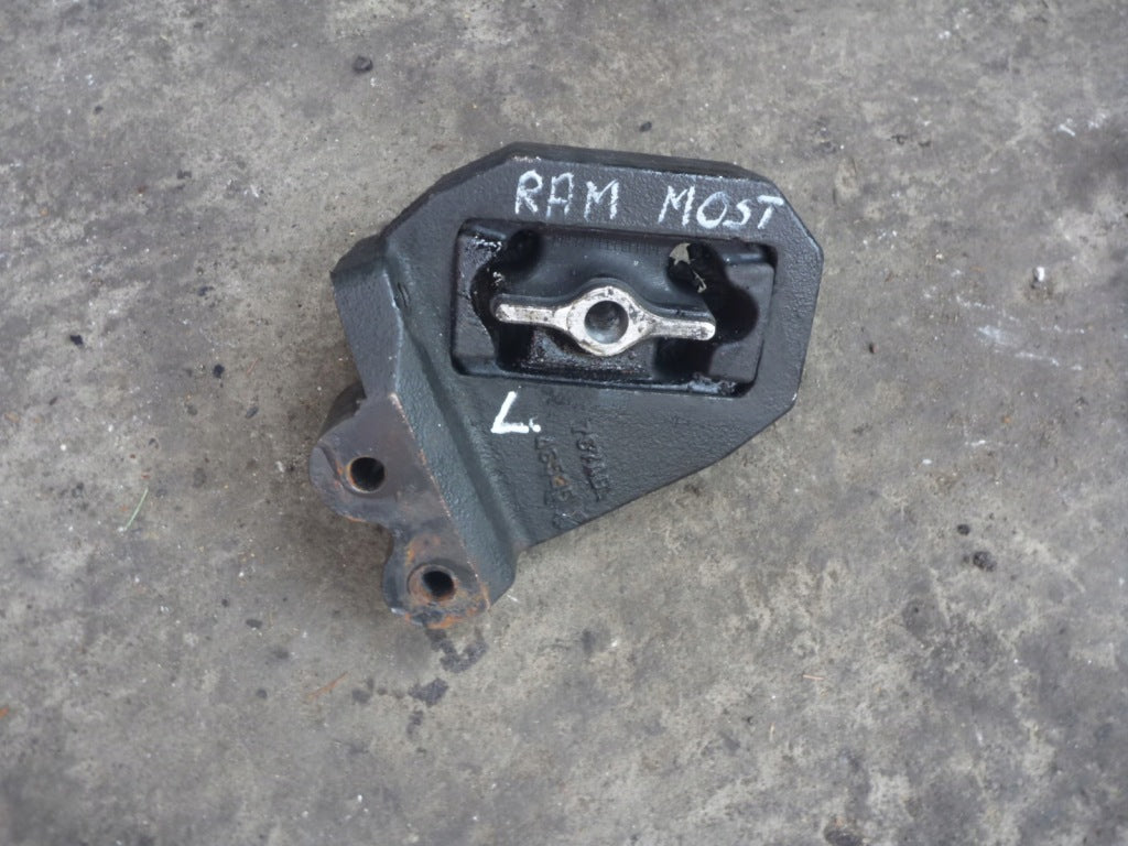 Łapa Poduszka Mostu Dyfra Dodge RAM 3.0D 2014