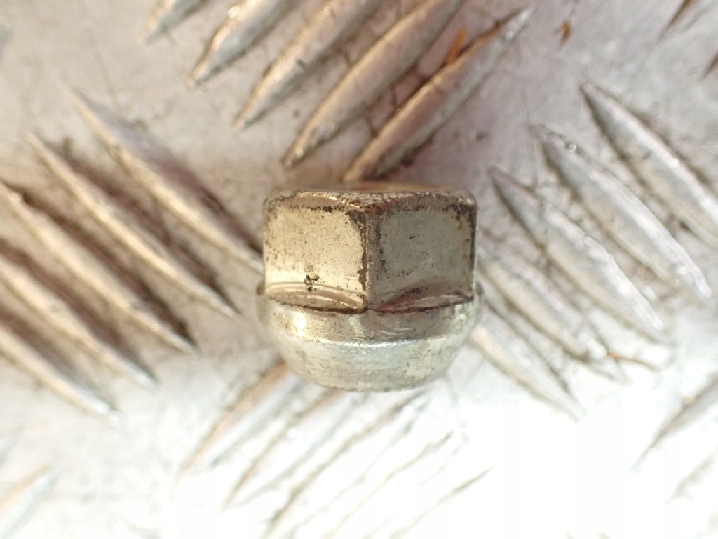 Wheel Nut Chevrolet Suburban Tahoe GMC Yukon Cadillac Escalade 2021-