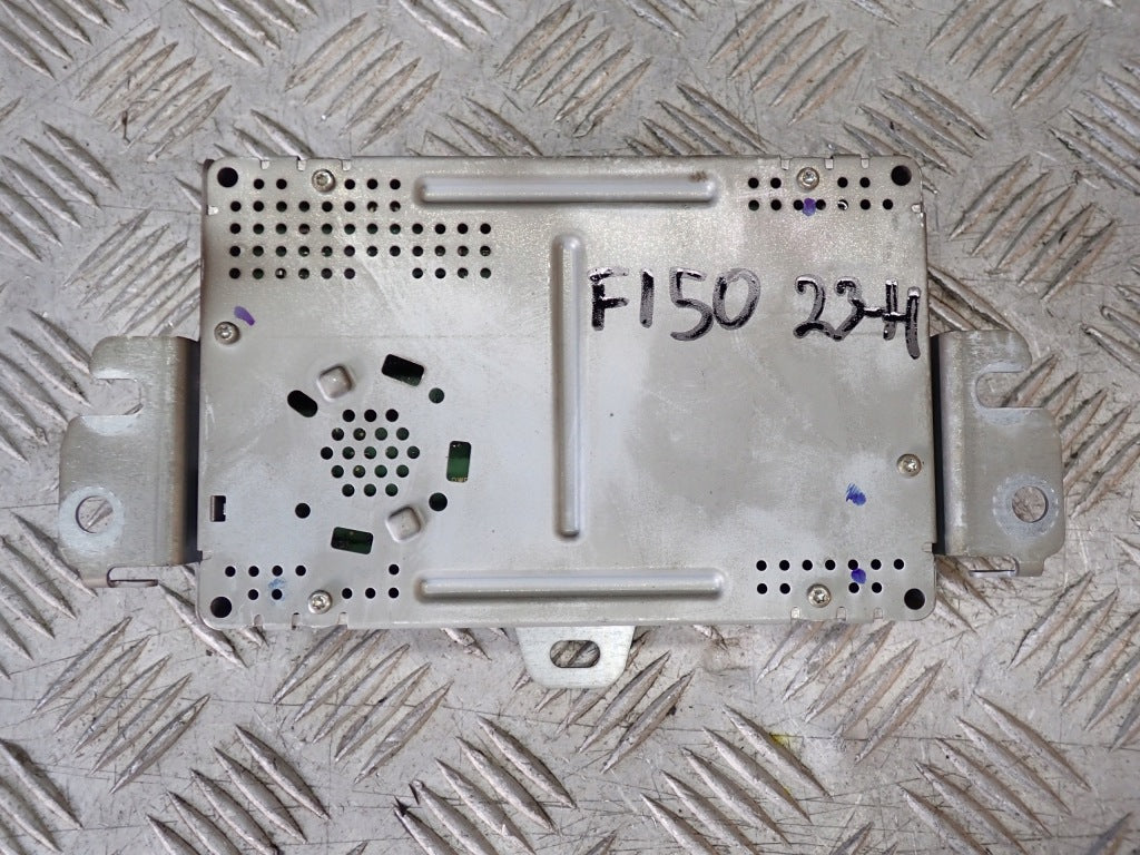 Moduł sterownika licznika zegarów do Ford F150 2024, część Autolandparts, na zdjęciu widoczny panel elektroniczny samochodu.