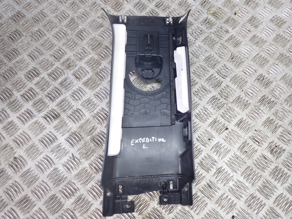 Upper Left B-pillar Trim, Ford Expedition 2020
