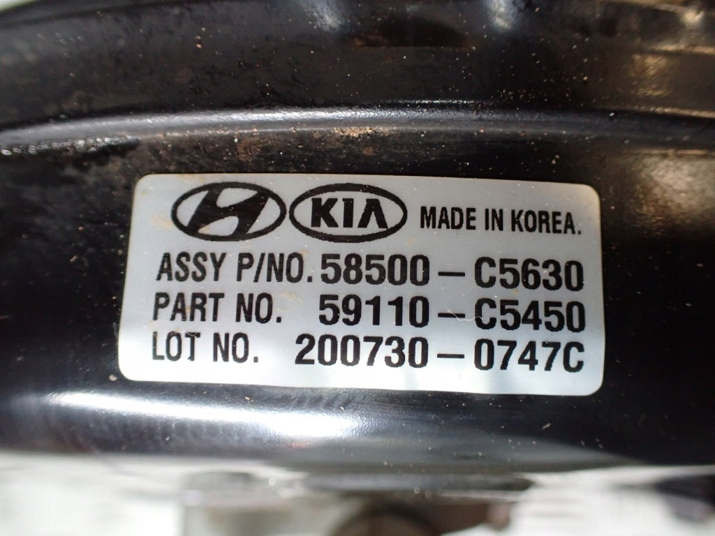 Pompa hamulcowa serwo do Kia Telluride 2021 marki Autolandparts, widok na część układu hamulcowego samochodu.