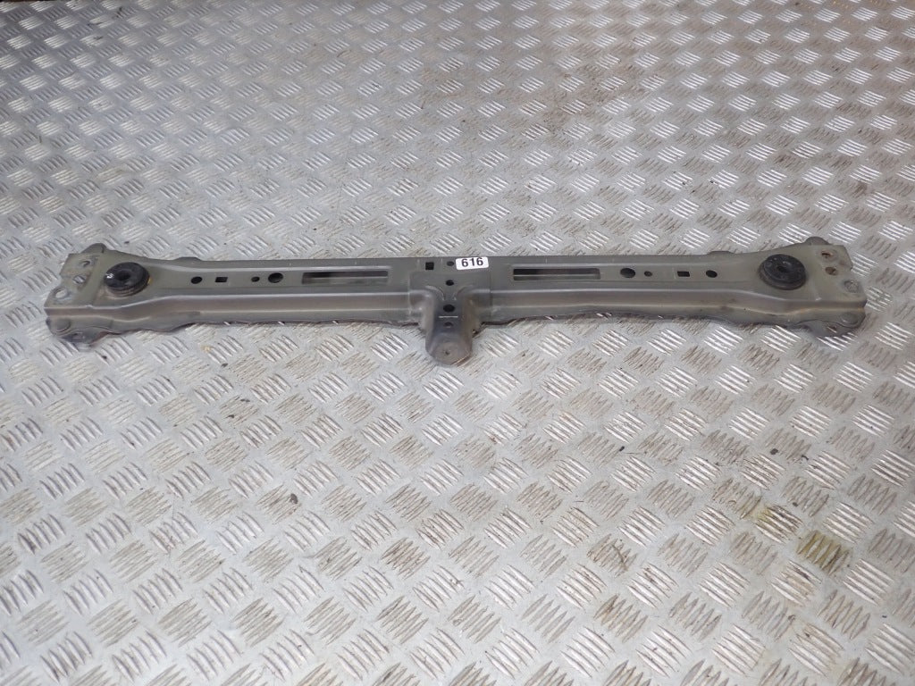Wzmocnienie Wspornik Dolny Chłodnicy Toyota Sienna XL40 2021