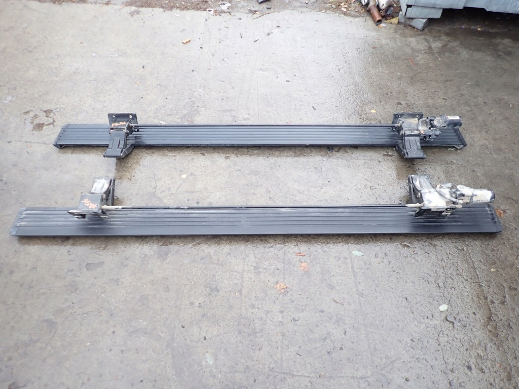 Electric Retractable Steps Pair Set Dodge RAM Crew Cab V 2019-