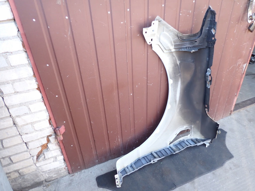Błotnik prawy przedni do Ford F150 2024 3.5 XLT Crew Cab, część samochodowa Autolandparts, widok z boku na auto.