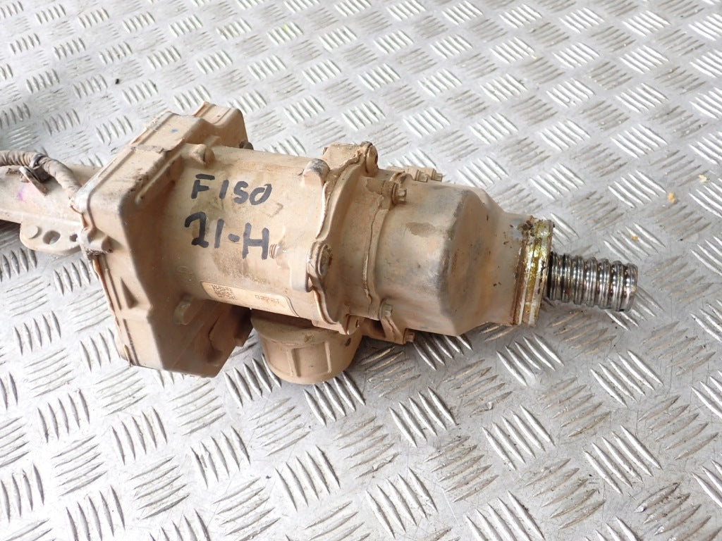 Przekładnia kierownicza Ford F150 XLT 3.5 Powerboost Hybrid, autolandparts, widok na mechanizm i elementy przekładni.