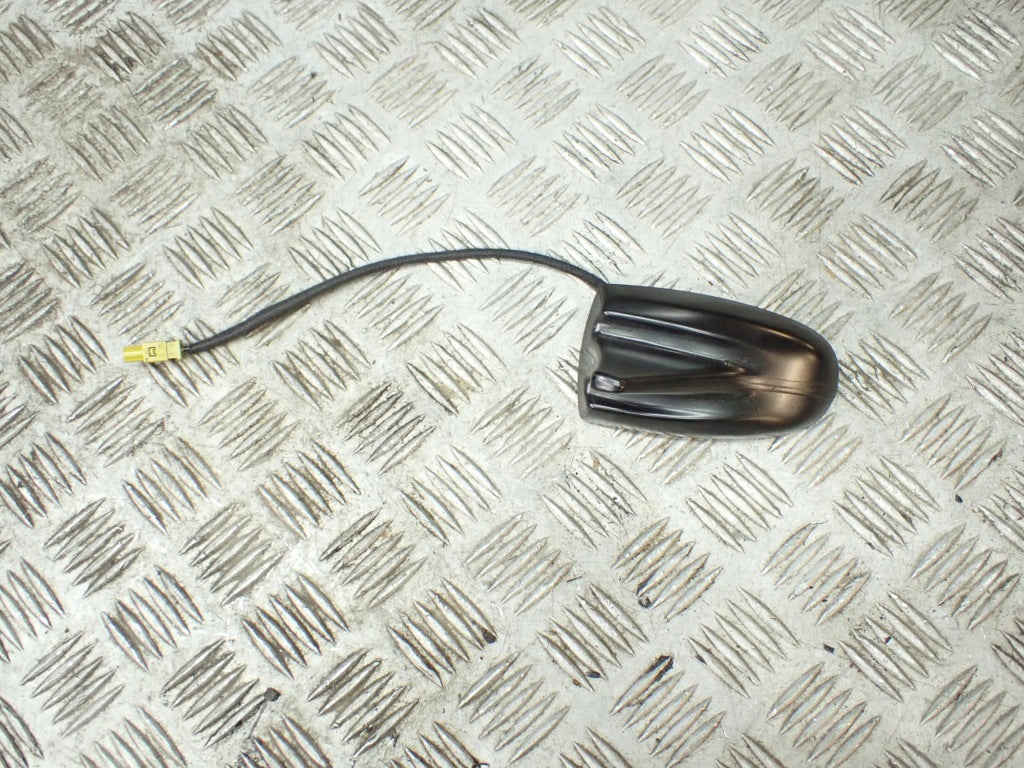 Antena Dachowa GPS Rekinek Maserati Quattroporte 2015