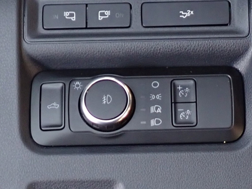 Panel świateł Ford F150 XLT 2021 od Autolandparts, widoczne z detalami i układem lamp w samochodzie.