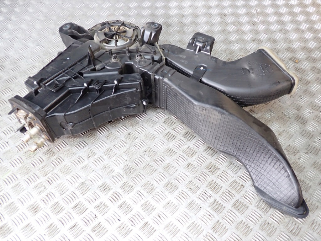 Nagrzewnica Tylna Chevrolet Suburban Tahoe GMC Yukon Cadillac Escalade 21-