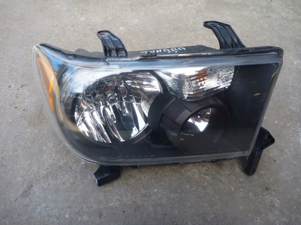 Lampa Przednia Reflektor Toyota Tundra Sequoia 07-