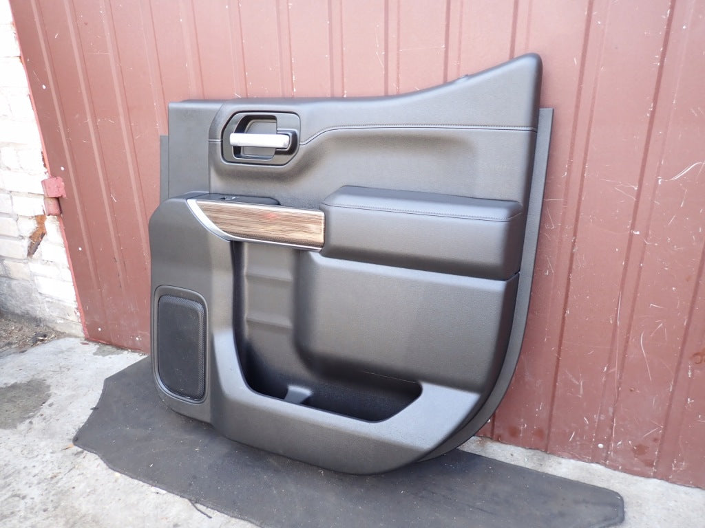 Prawy tylny boczek drzwi do Chevrolet Silverado GMC Sierra 4x4 2019, Autolandparts, widok z zewnątrz.