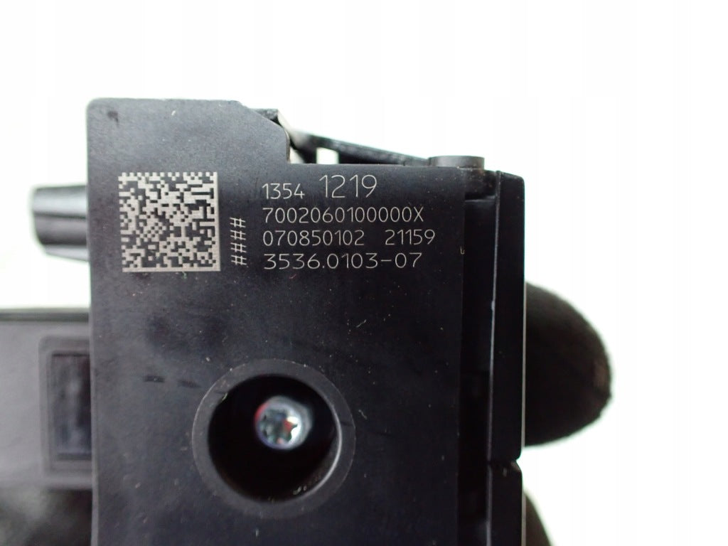 Przyciski przełącznika radia kierownicy Chevrolet Corvette C8 6.2 2020, Autolandparts, czarne z przyciskami i oznaczeniami.