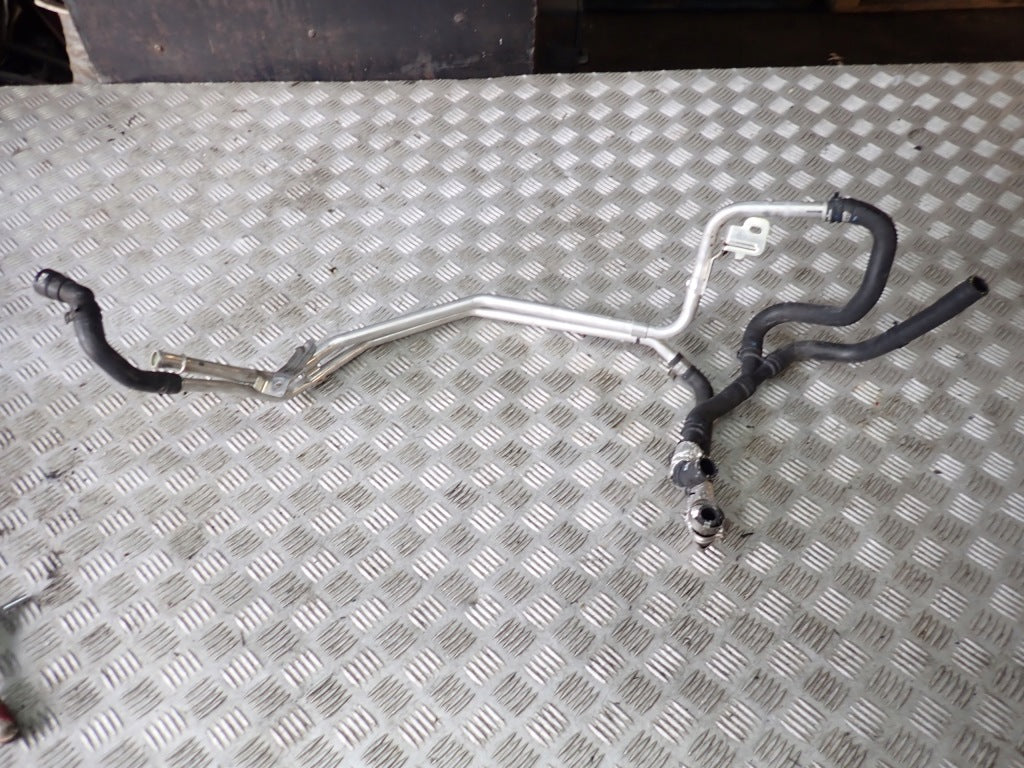 Przewód klimatyzacji Chevrolet Corvette C8 6.2 Autolandparts, metalowy rurka do układu klimatyzacji samochodu.