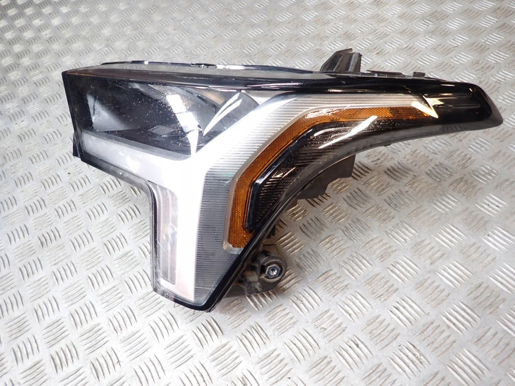 Reflektor przedni lewy do Toyoty Tundra i Sequoia 2022, lampa przednia marki Autolandparts, widoczny w zdjęciu.