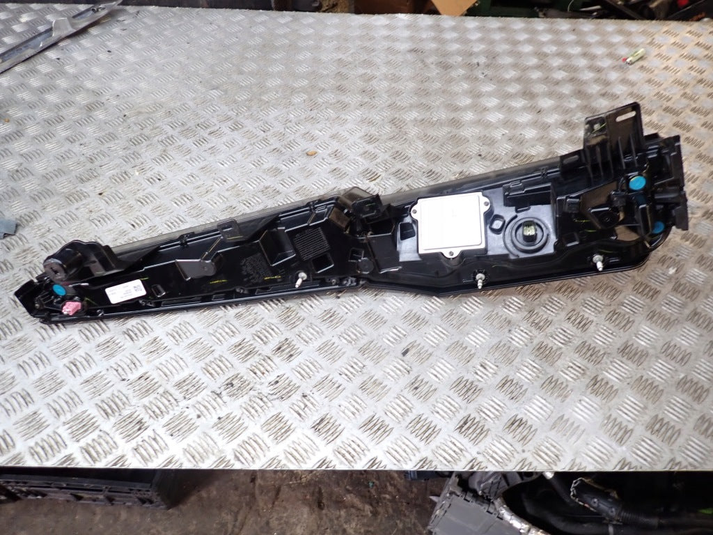 Lampa Prawa Tylna Prawy Tył Cadillac Escalade ESV 2021-