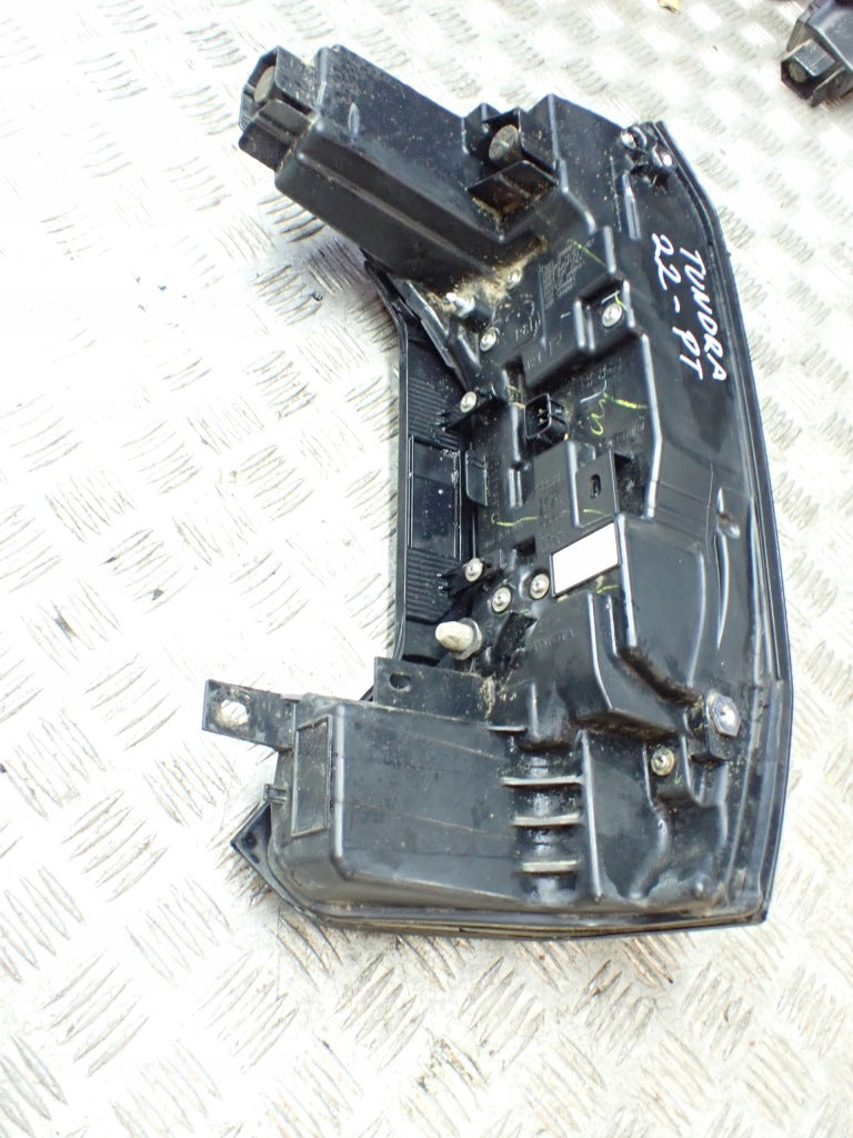 Right Rear Tail Light Right Rear LED Kit Toyota Tundra 2022-