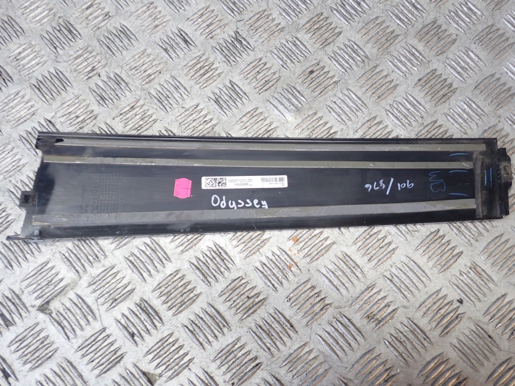 Left Front Door Trim Honda Odyssey Elite 2018