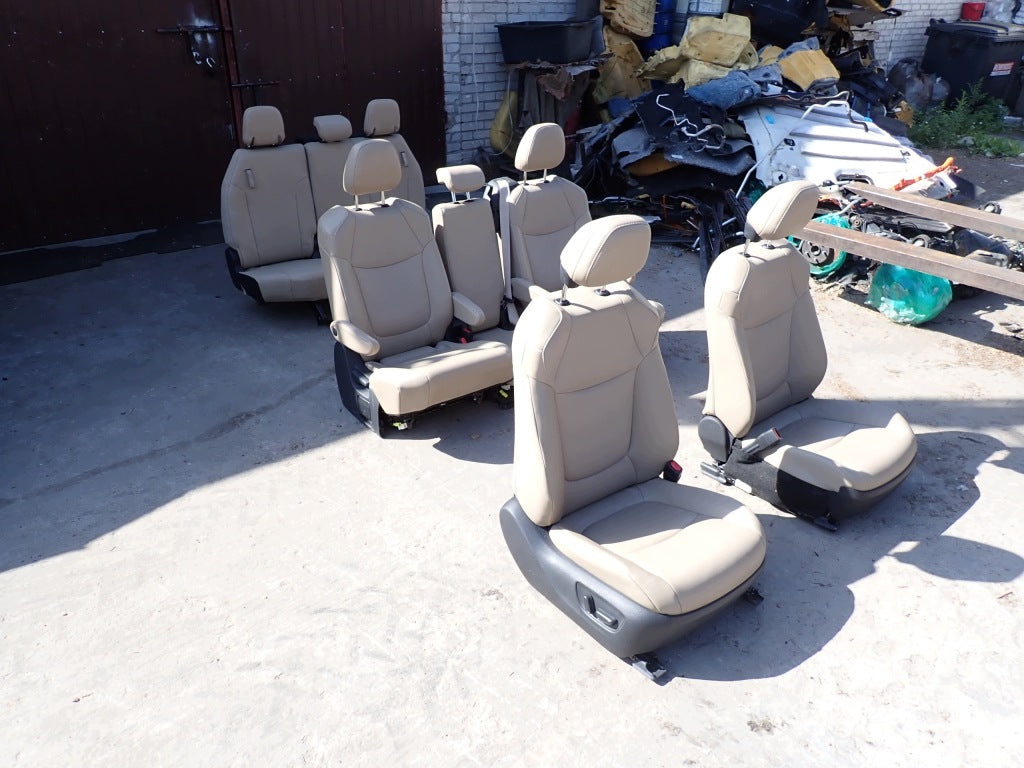 Tapicerka Kpl. Skórzana Fotele Kanapa 7 osób Toyota Sienna XL40 2021