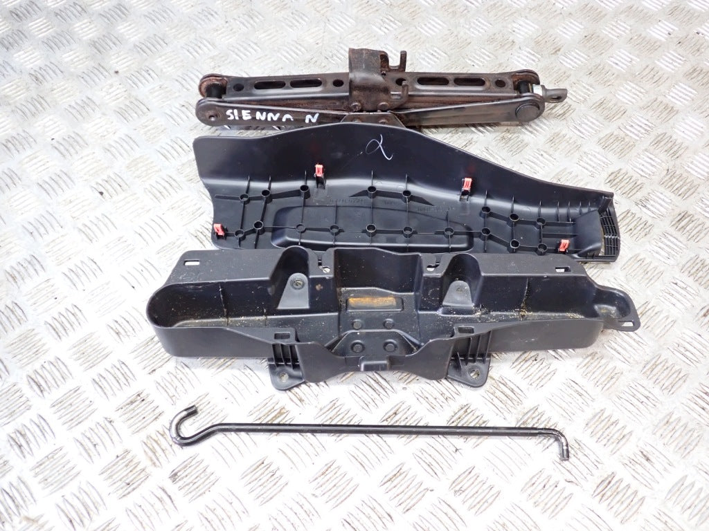 Car Jack Mount Toyota Sienna XL40 2021