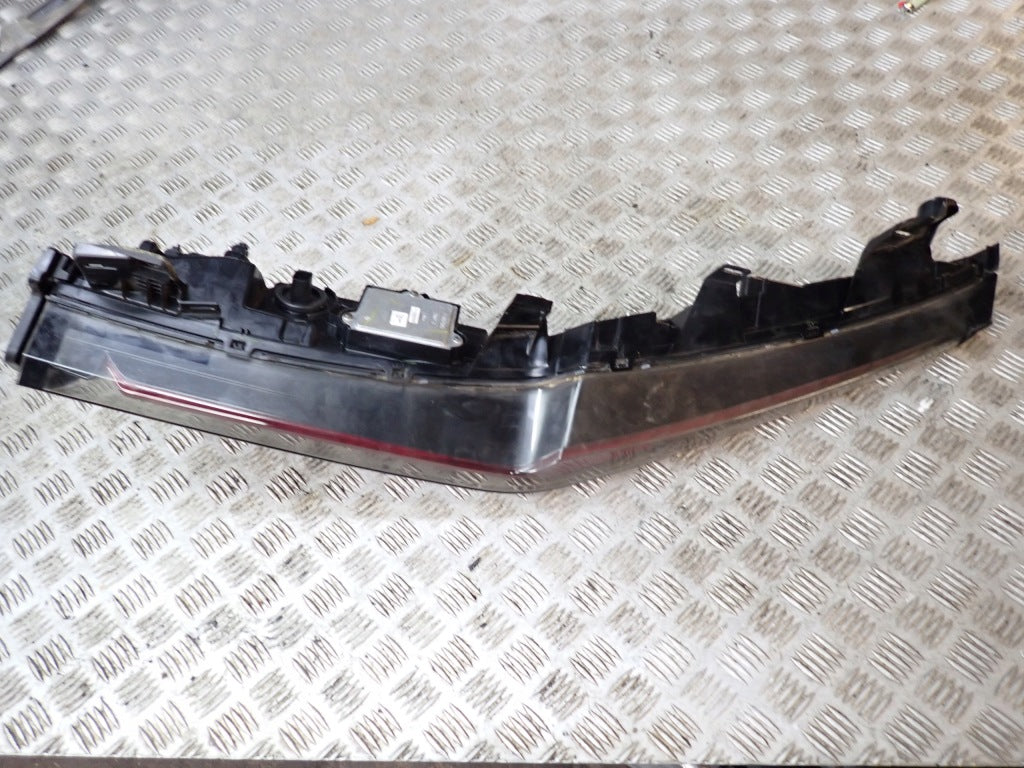 Lampa Prawa Tylna Prawy Tył Cadillac Escalade ESV 2021-