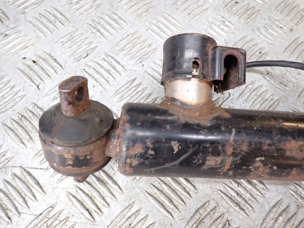 Magnetyczny amortyzator prawy przedni do Chevrolet Corvette C5, części samochodowe Autolandparts, widok na element zawieszenia