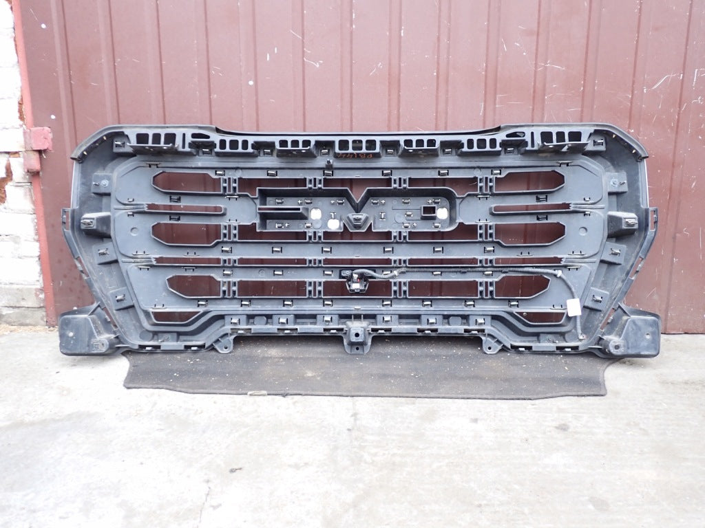 Atrapa Chłodnicy Grill Kpl. Kamera GMC Sierra 3.0D AT4 2019-
