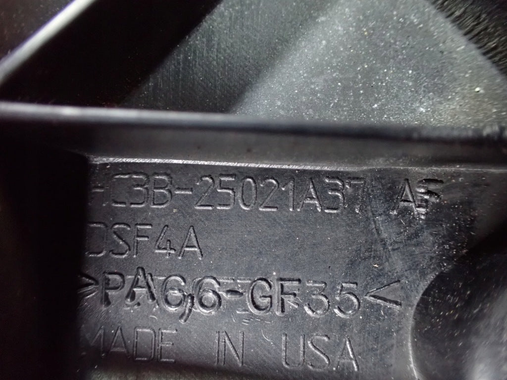 Wewnętrzna osłona podszybia do Ford F350 F250 Super Duty 2021, marka Autolandparts, widok na panel i elementy wnętrza