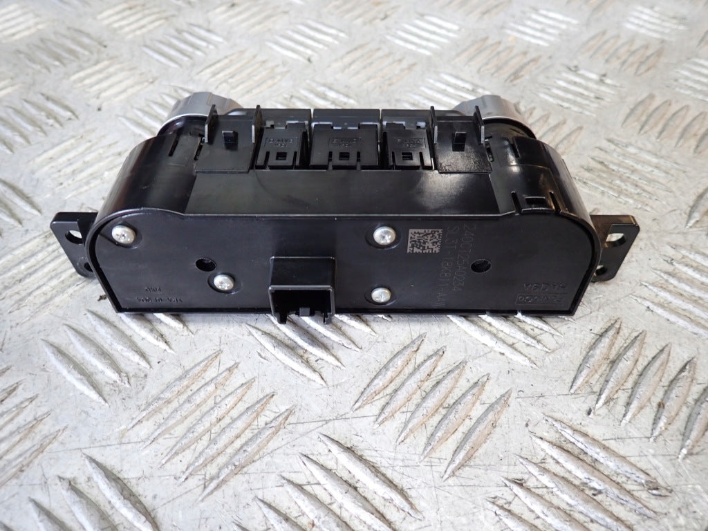 Panel sterowania radia i kamery audio do Ford F150 3.5 XLT 2025, część marki Autolandparts, widoczny na zdjęciu