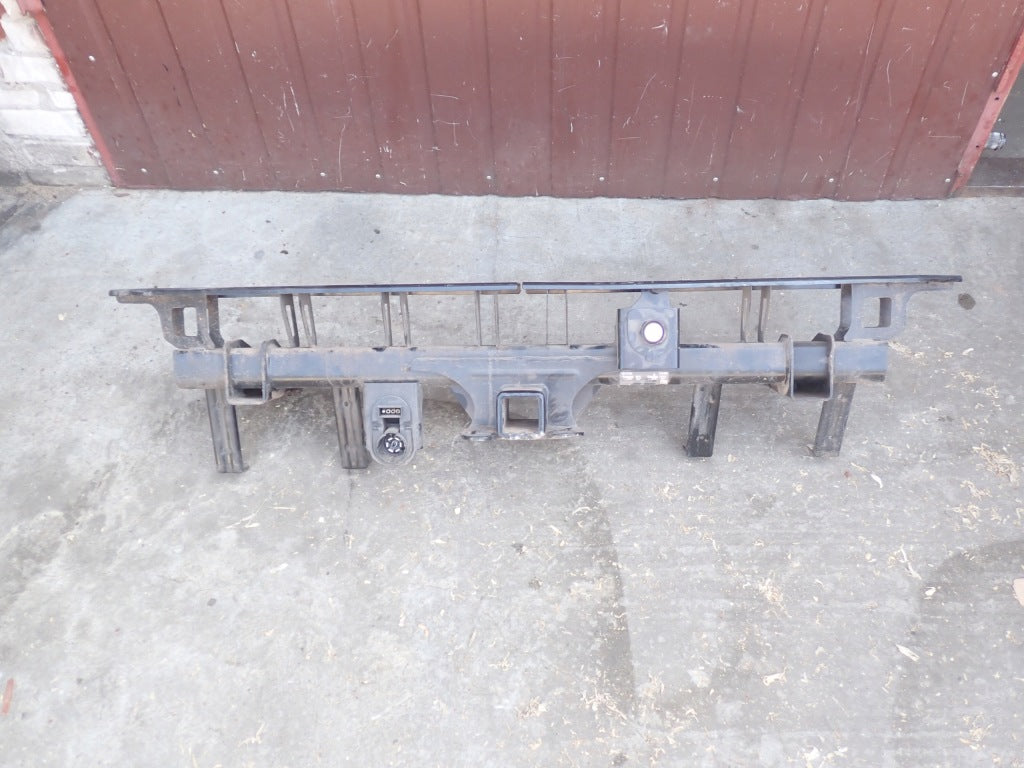 Belka Haka Tylna Zderzaka Chevrolet Suburban Tahoe GMC Yukon Escalade 2021-