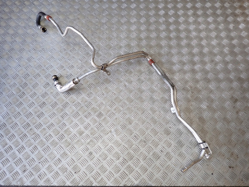 Przewody i rurki oleju do skrzyni Ford F150 2024 XLT Crew Cab, autolandparts, widok na elementy układu olejowego