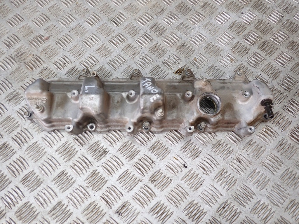 Pokrywa zaworów lewa do Chevrolet Tahoe i Suburban 5.3 i 6.2, model 2021, Autolandparts, widok z bliska