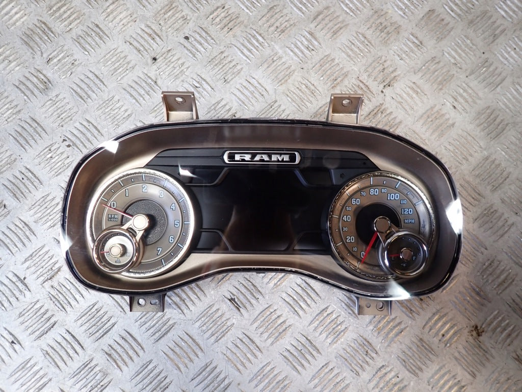 Odometer Gauges Dodge RAM V Limited LONHORN 5.7 2019-