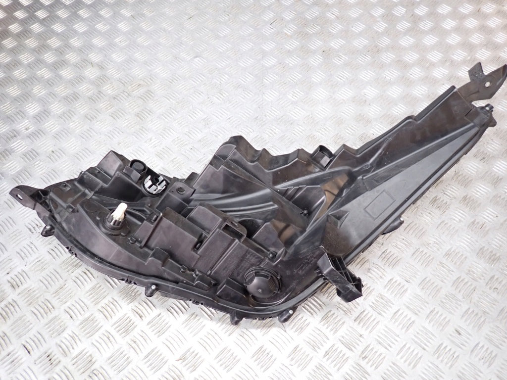Lampa Prawa Przednia LED KPL Toyota Sienna XL40 2021