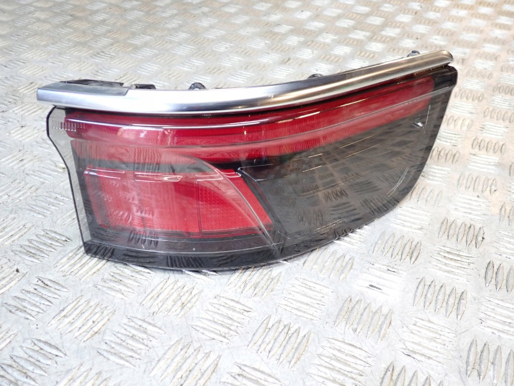 Lampa Prawa Tylna Prawy Tył Kpl. Jeep Wagoneer WS 5.7 4x4 2022-