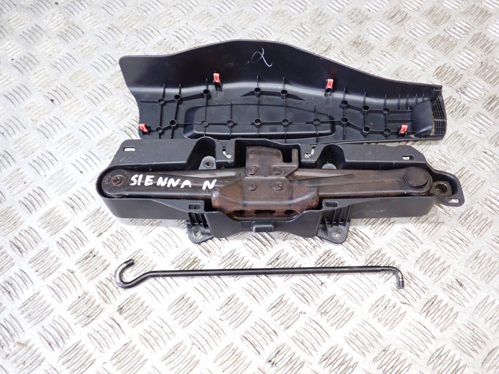 Car Jack Mount Toyota Sienna XL40 2021