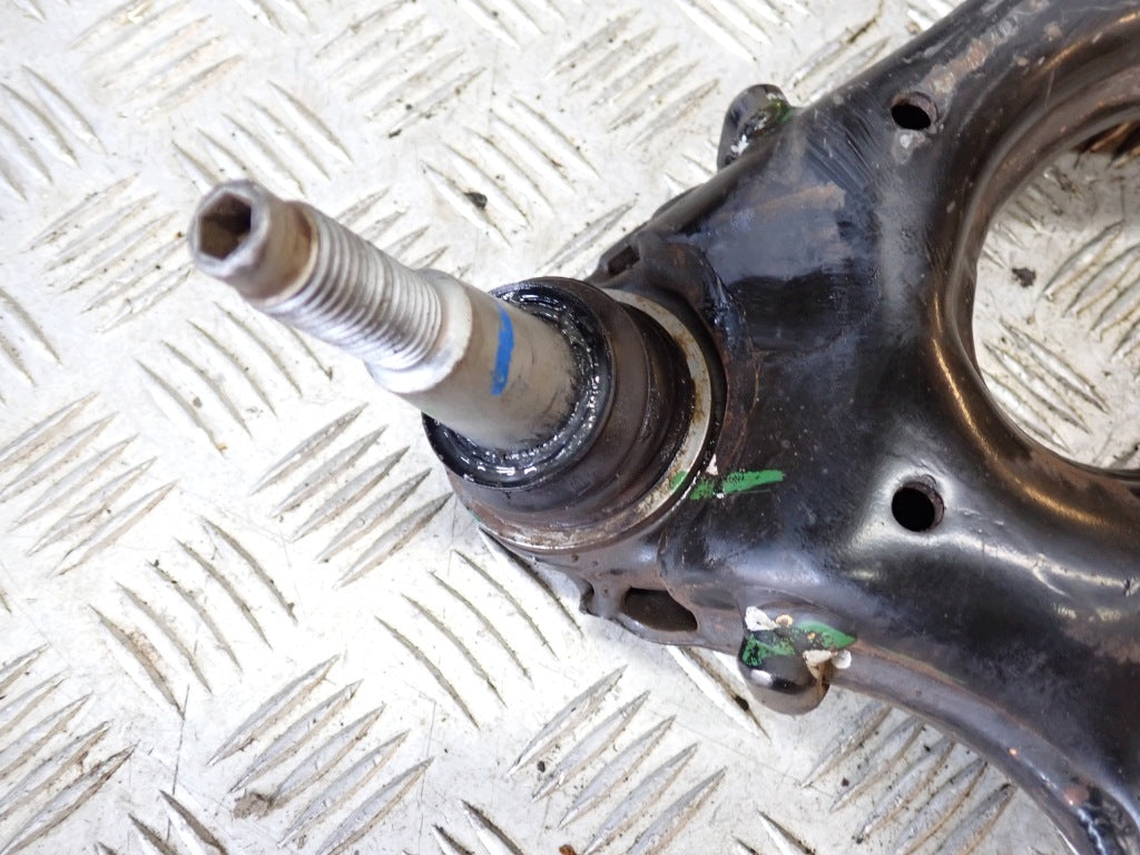 Wahacz Przedni Prawy Dolny Chevrolet Tahoe Cadillac Escalade Yukon 21-