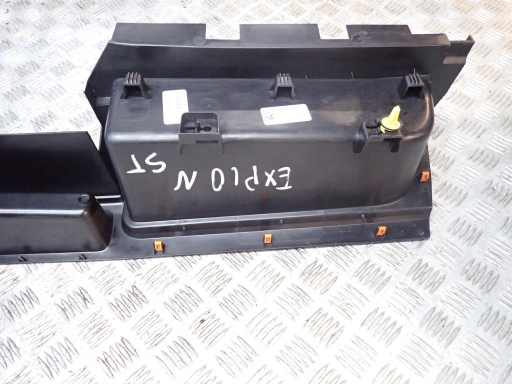 Boczek Bagaznika Prawy Dolny Ford Explorer ST 2020-