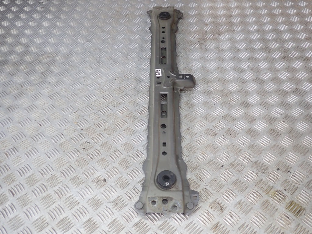 Wzmocnienie Wspornik Dolny Chłodnicy Toyota Sienna XL40 2021