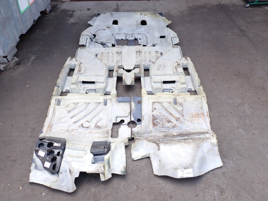 Dywan Wykładzina Kpl. Honda Pilot 4 YG2 4x4 2023